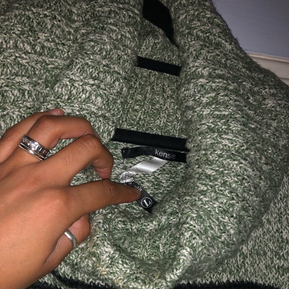 Kenzie Turtleneck oversized sweater with fringe - Picture 3 of 8